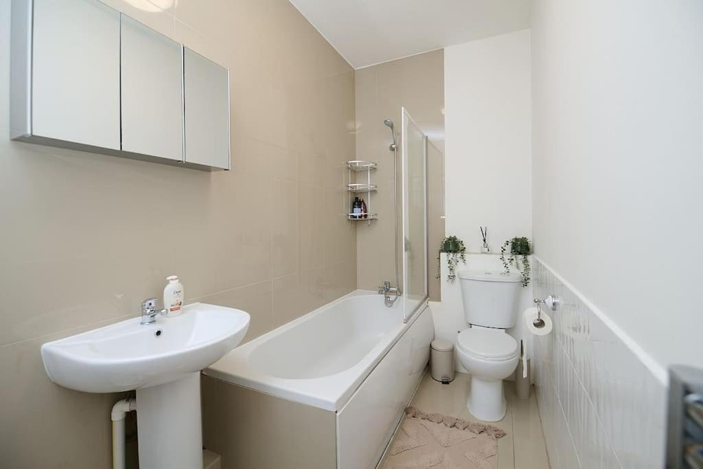 Fabulous 3 Bed Nw London Apartment With Private Garden Exterior photo